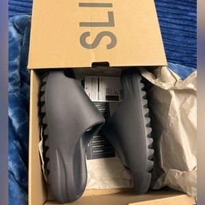 YEEZY SLIDE ‘onyx”